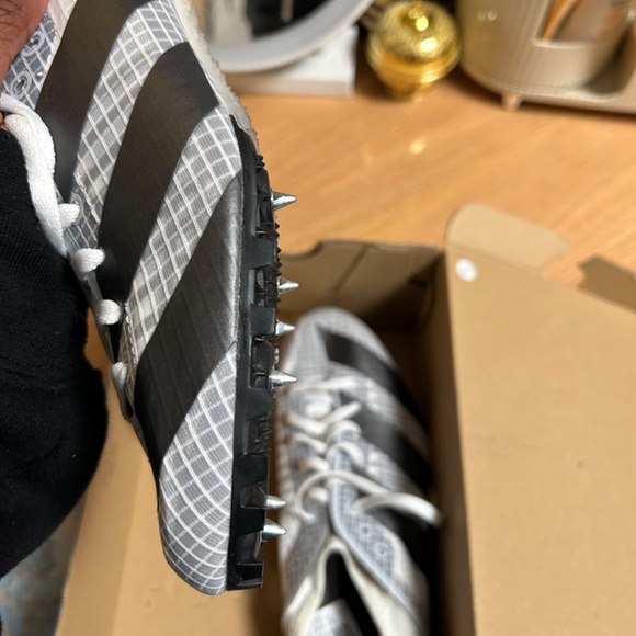 Running track spikes - Picture 8 of 10